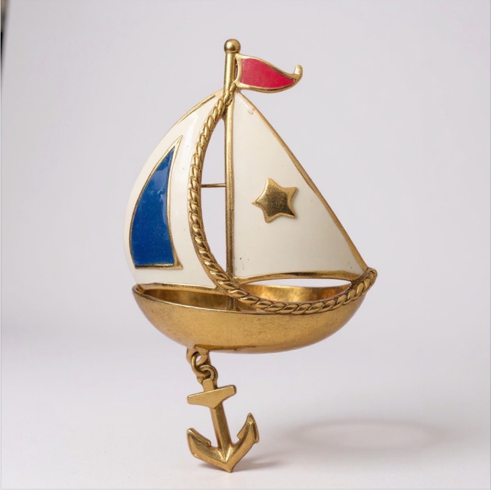 Avon enamel vintage sailboat brooch - Picture 1 of 3